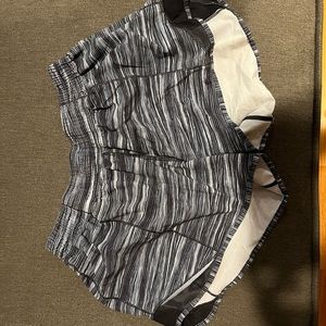 Lululemon hotty hot shorts size 6